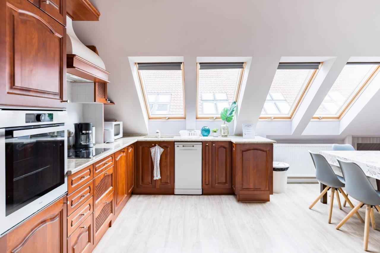Sunny And Central Penthouse With Private Garage Budapest Exterior photo