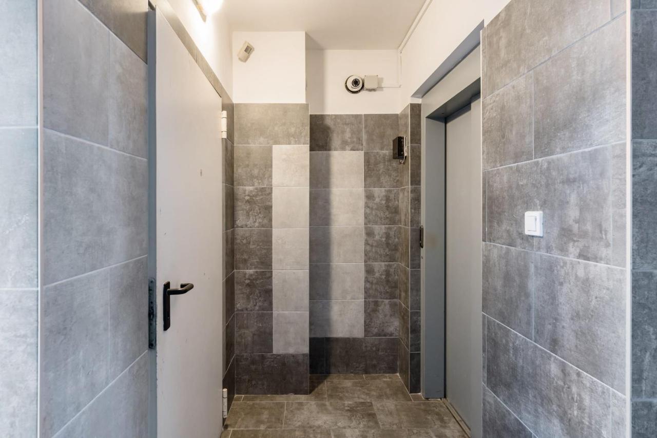 Sunny And Central Penthouse With Private Garage Budapest Exterior photo