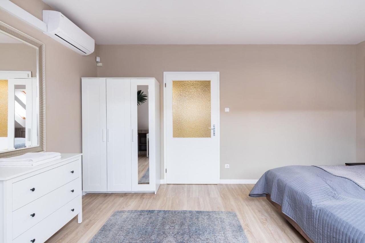Sunny And Central Penthouse With Private Garage Budapest Exterior photo